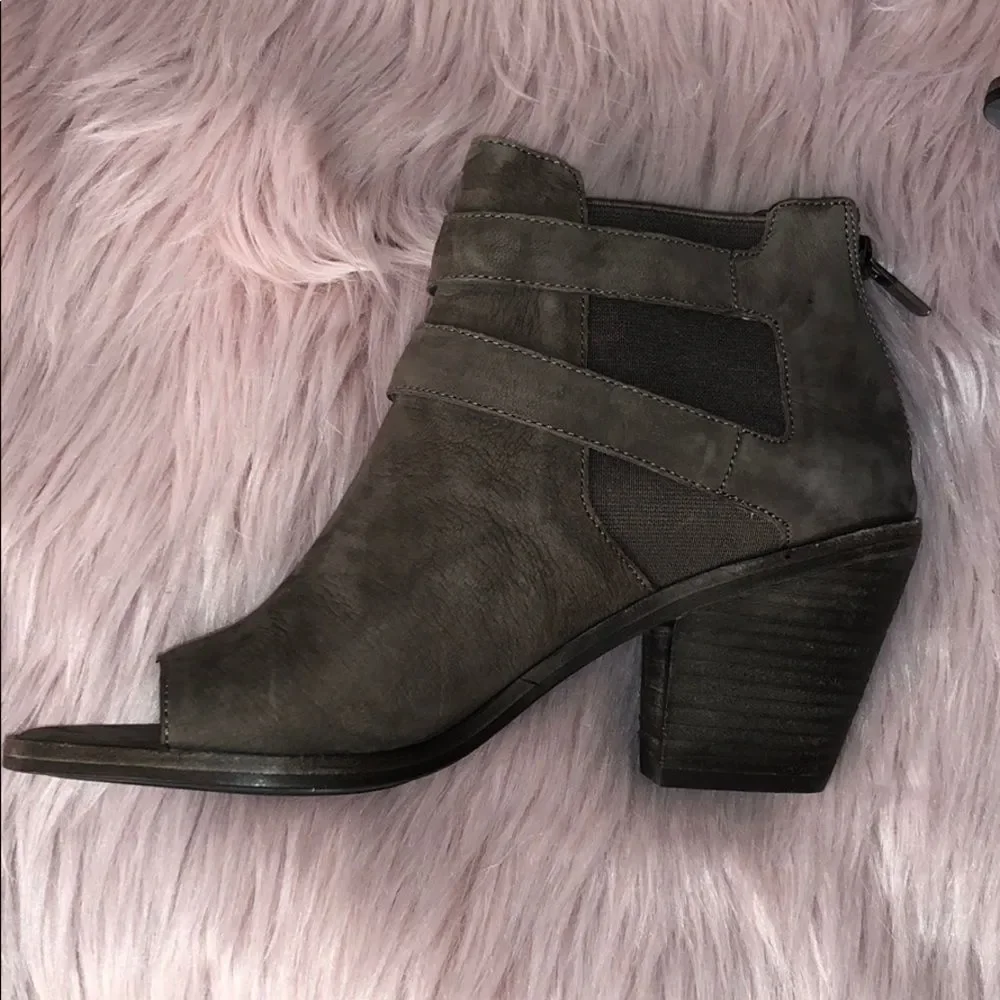 NEW Eileen Fisher Peep Toe Ankle Boots Taupe size 7.5